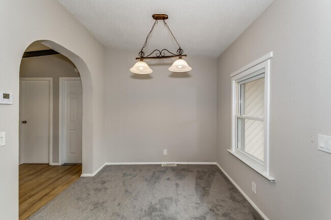 Building Photo - Beautiful Home in Kingman Available For Rent or Rent to Own located on Nearly 1 Acre!