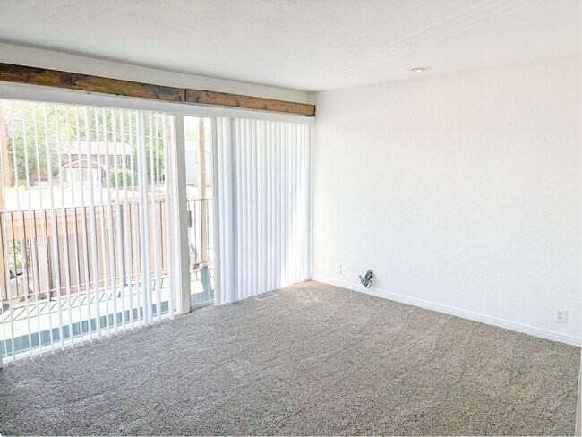 Building Photo - West Valley Condo with Prime Location in West Valley!