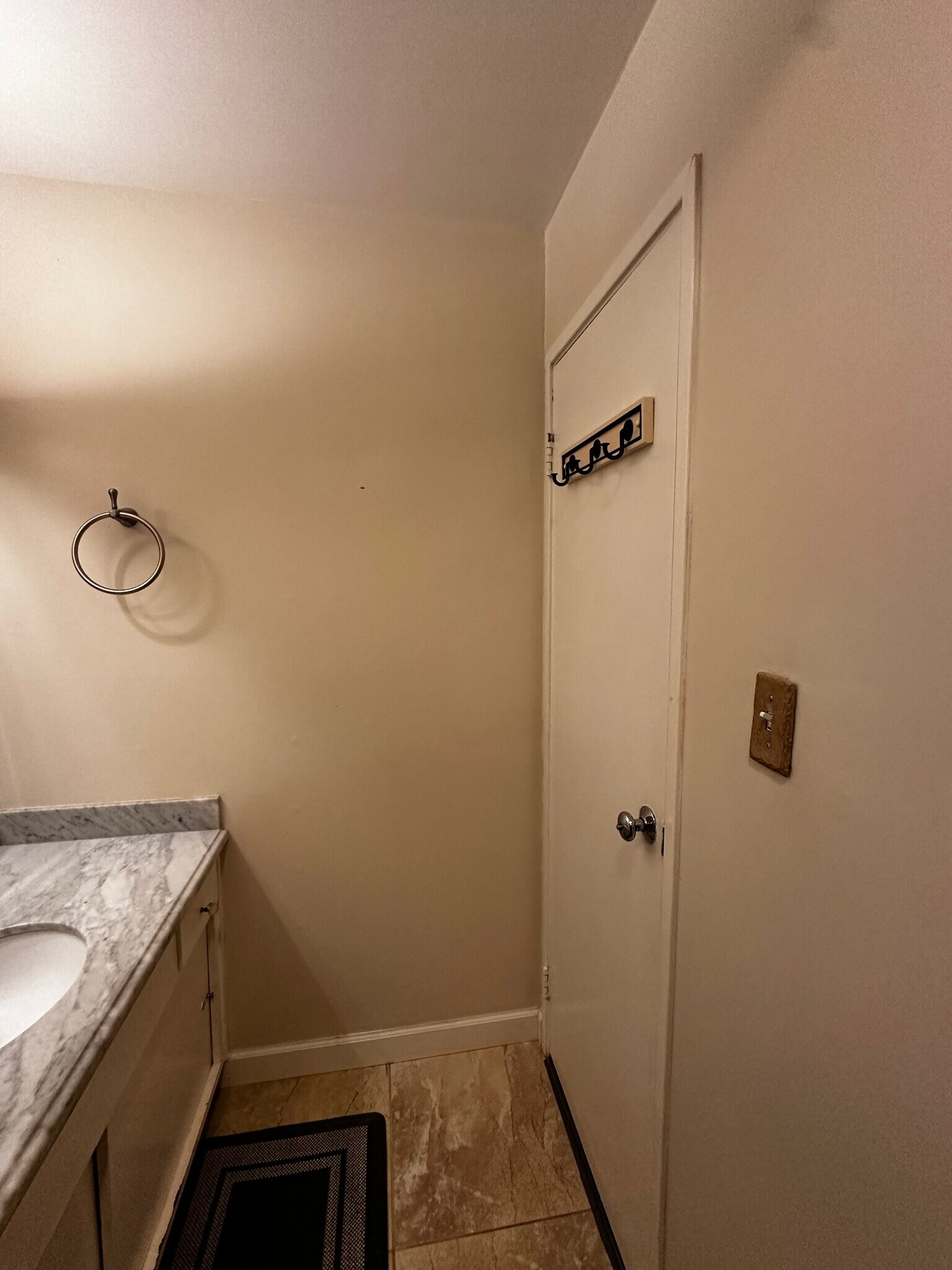 Building Photo - 932 Peninsula Ave