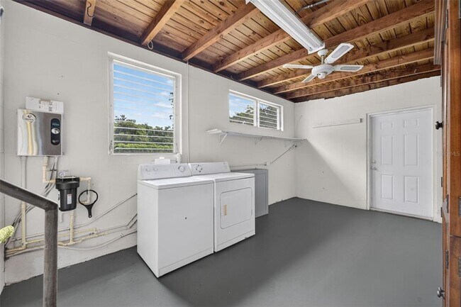 Building Photo - 1317 Cloverlawn Ave
