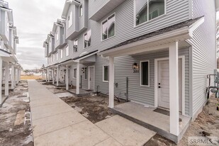 Building Photo - 676 E Court St