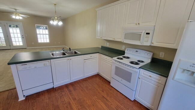 Building Photo - 3 Bed, 2 Bath Townhome in Mauldin is Avail...
