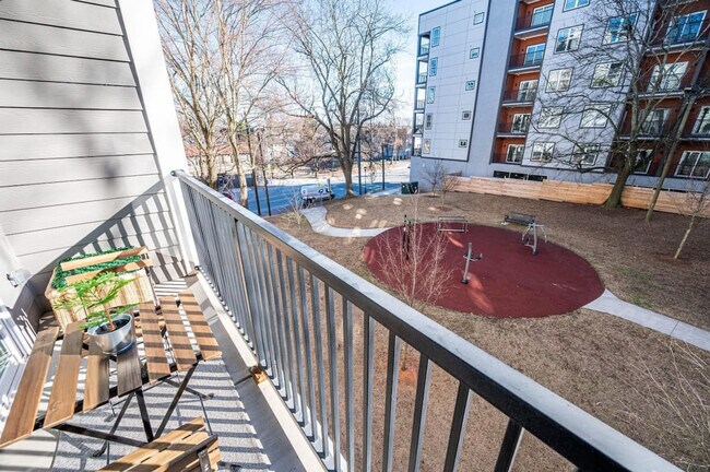 Building Photo - 542 Boulevard NE