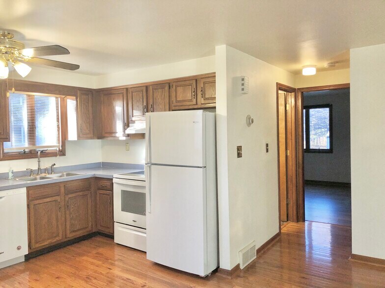 Building Photo - 6878 Nickis Ln