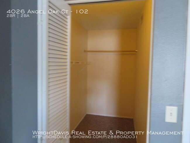 Building Photo - 2/2 Condo in North Oaks with Pool
