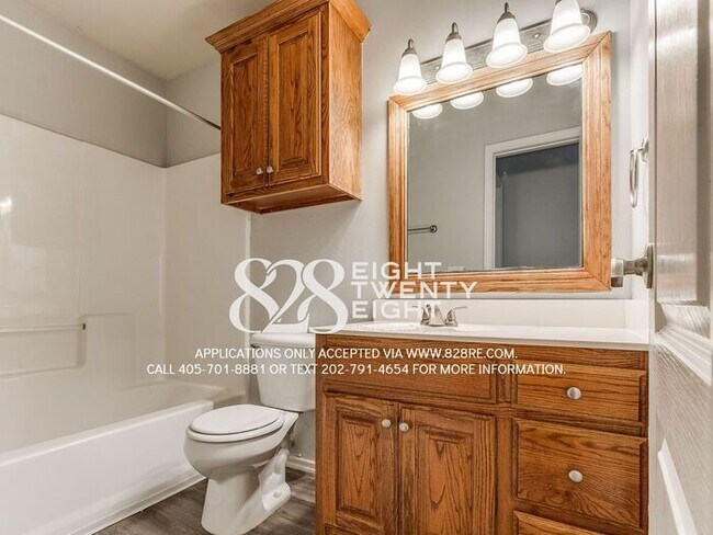 Building Photo - Lovely 3 Bed/2 Bath/2 Car Garage Single Fa...