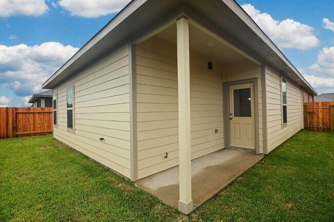 Building Photo - 2135 Republic Wy