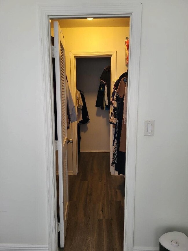 Building Photo - 550 Bayshore Dr