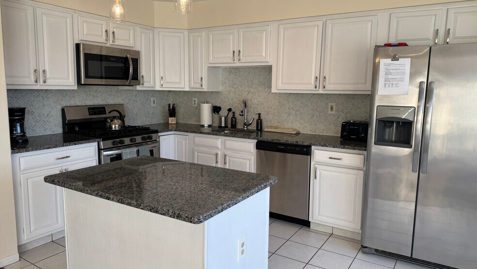 Building Photo - 67 Balboa Ln