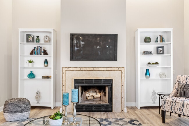 Building Photo - 221 Brighton Way