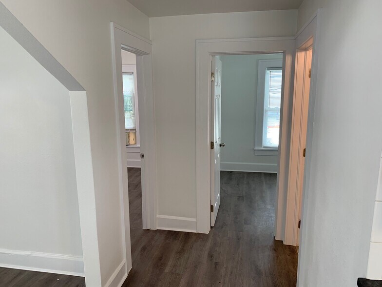 Building Photo - 2 Bed/1 Bath - Unit 12