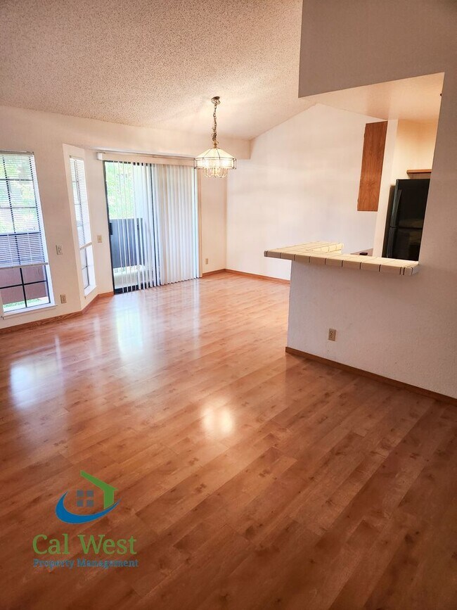 Building Photo - 01248 - % - Costa Mesa Terrace #G