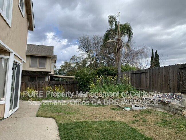 Building Photo - 5004 Hidden Meadow Way