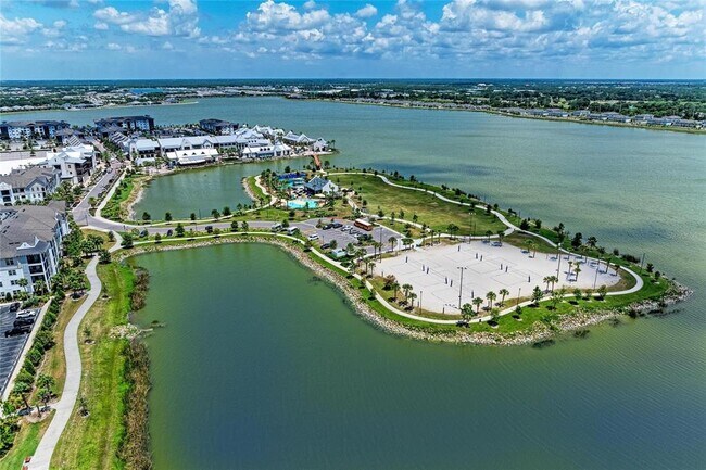 Building Photo - 8143 Miramar Way
