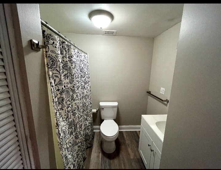 Building Photo - 1390 Lincoln Dr