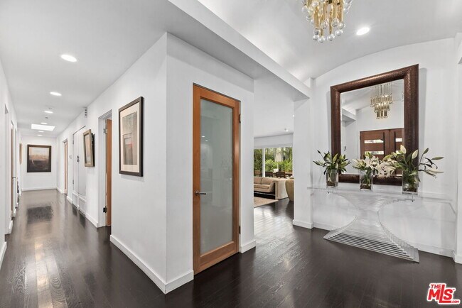 Building Photo - 8405 Edwin Dr