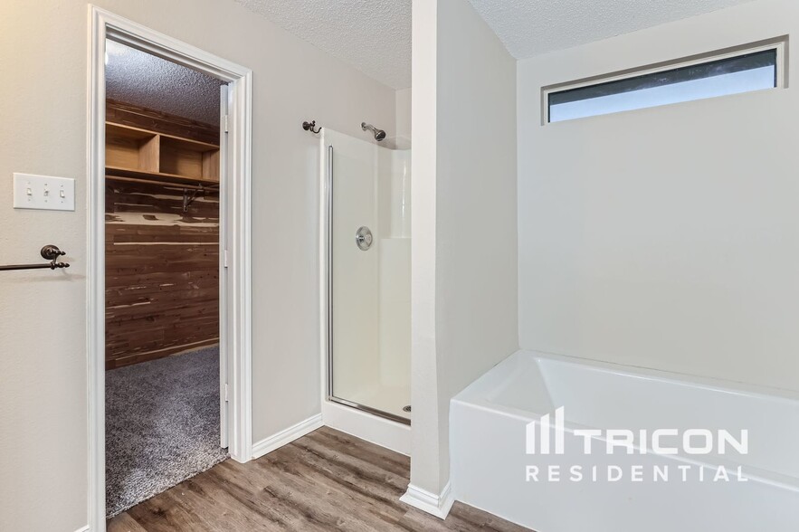 Building Photo - 5421 Pandale Valley Dr