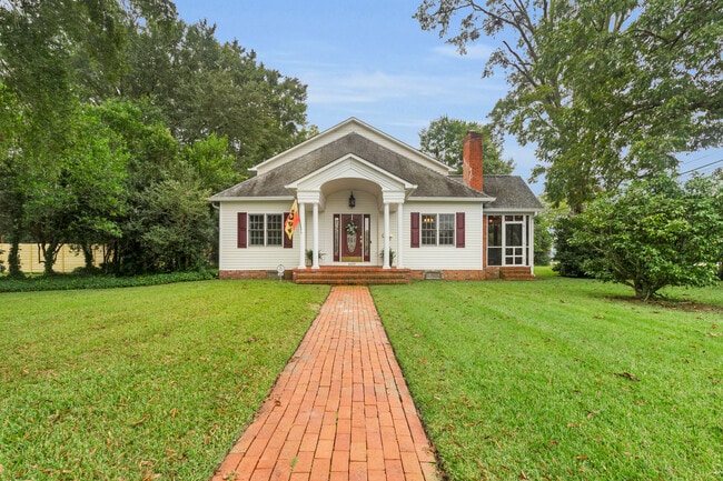 Building Photo - 1609 Lucerne Way