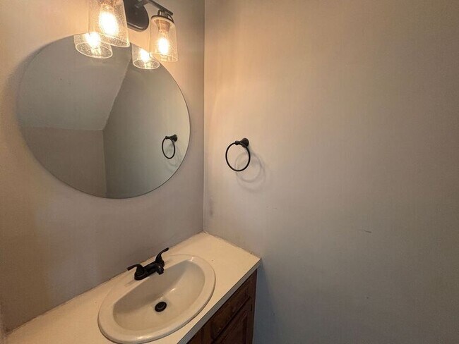 Building Photo - 2404 Quail Hollow Ct