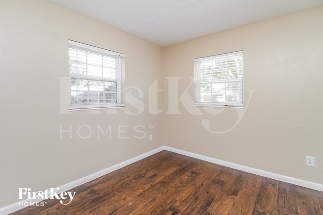 Building Photo - 2720 Erin Rd