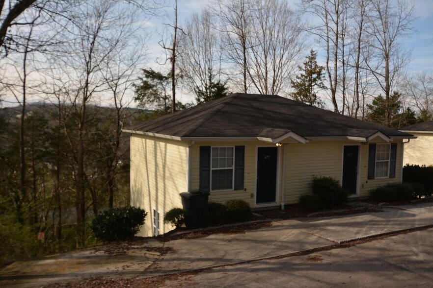 Building Photo - 689 Highland Dr SW