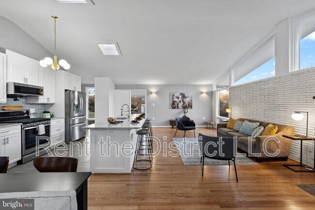 Building Photo - 4234 South Dakota Ave NE