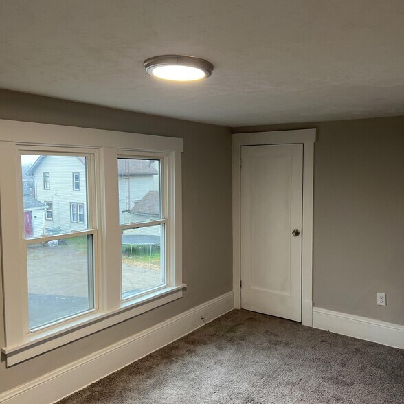 Building Photo - 1919 Widmer Ct NE