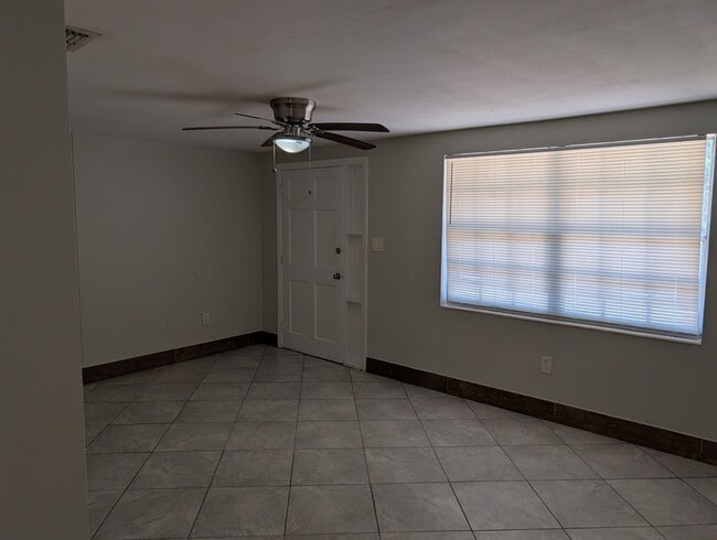 Building Photo - 10828 Hillcrest Ave