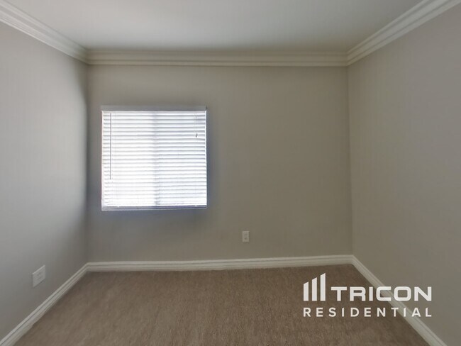 Building Photo - 4548 Little Wren Ln