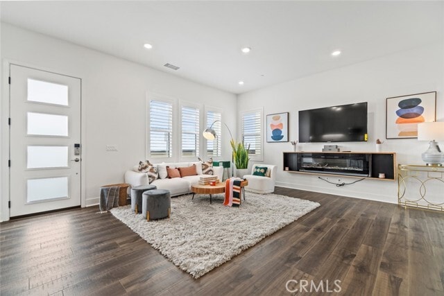 Building Photo - 9337 Astor