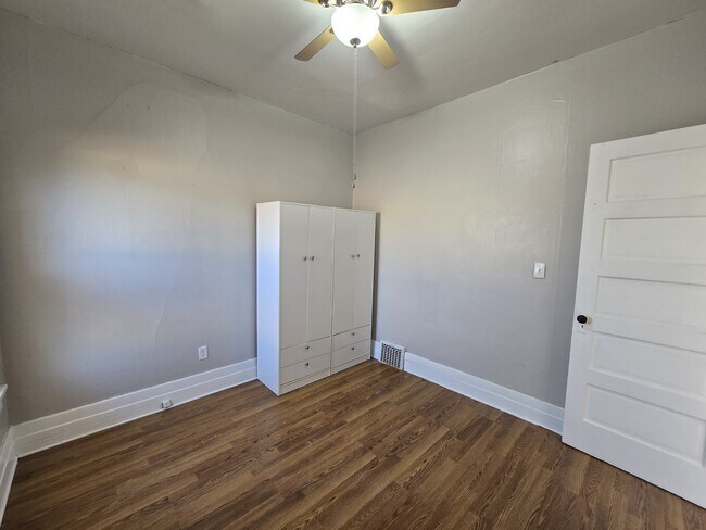 Building Photo - 2019 Falls Ave