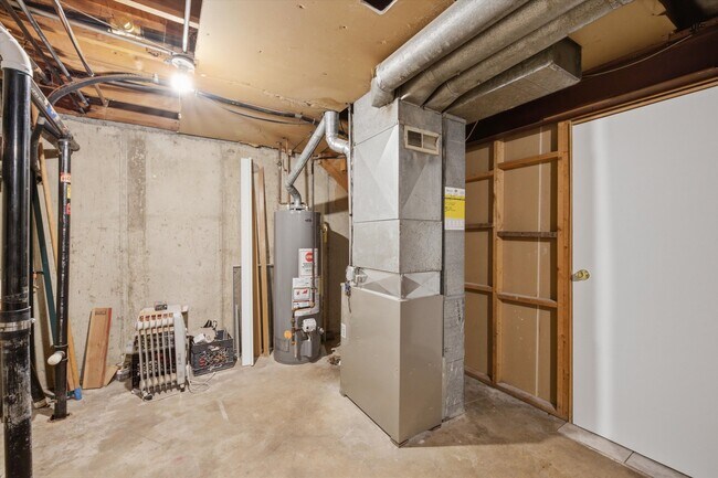 Building Photo - 1437 Sutter Dr