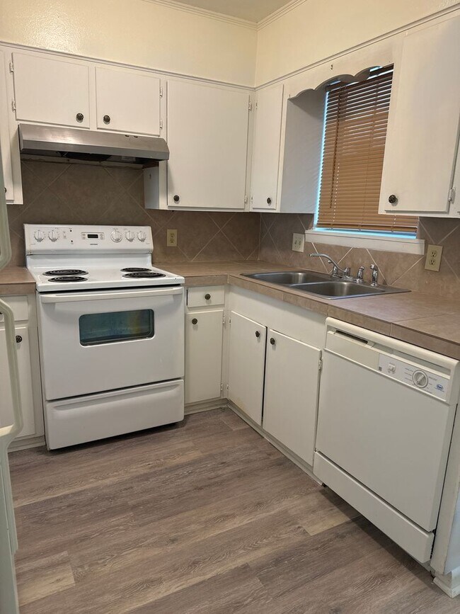 Building Photo - Cypress Creek