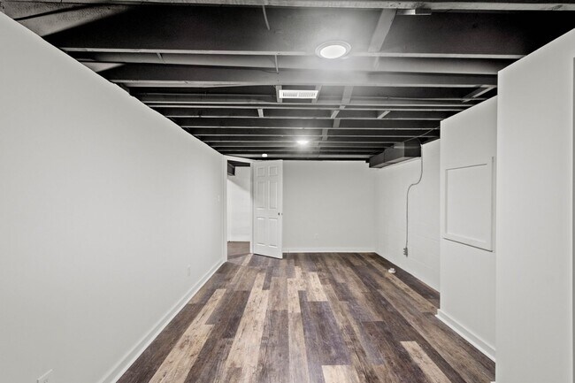 Building Photo - READY FOR MAY 15TH!! STUNNING & UPDATED 3-BEDROOM IN WHITE OAK!