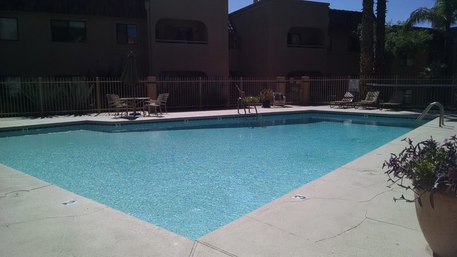 Community pool - 5750 N Camino Esplendora