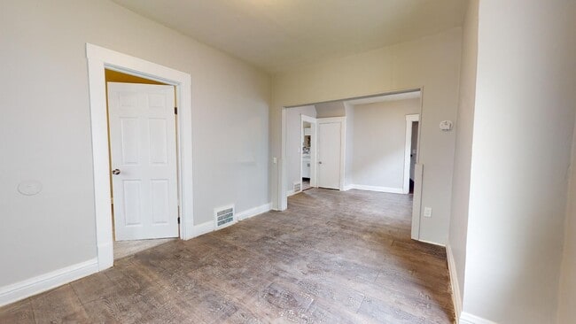 Building Photo - Old Brooklyn - 4 Bedroom Single Family Home