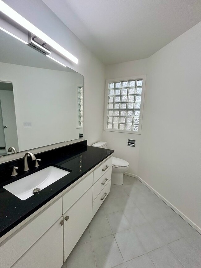 Building Photo - Capitol Hill Townhouse