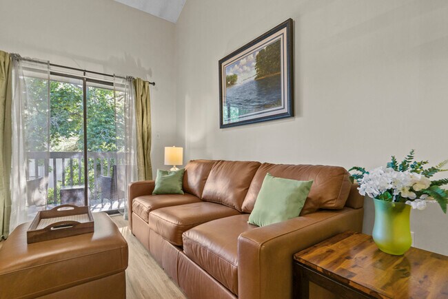 Building Photo - Fully remolded and furnished condo.