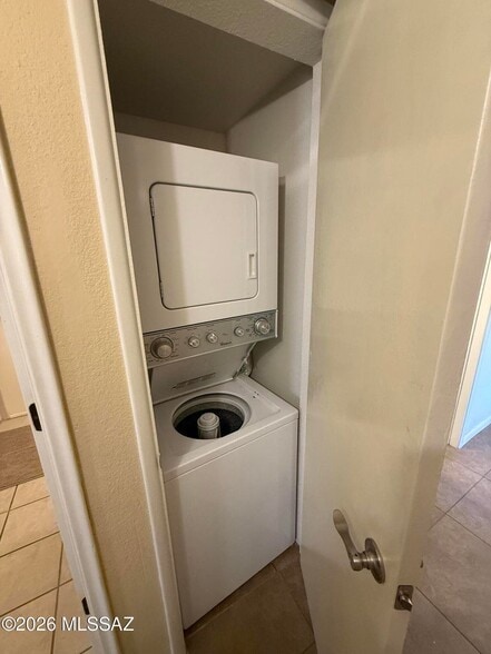 Building Photo - 5750 N Camino Esplendora