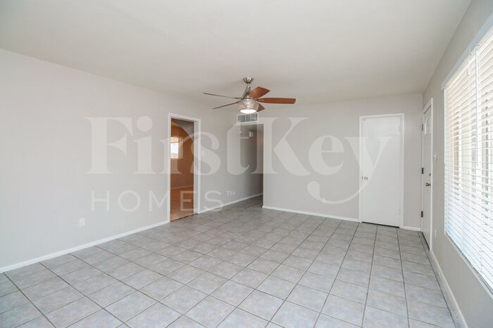 Building Photo - 5719 N 23rd Ave