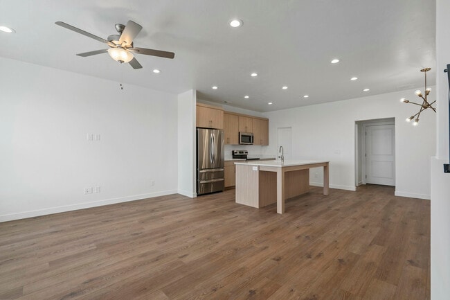Building Photo - 904 S 850 W