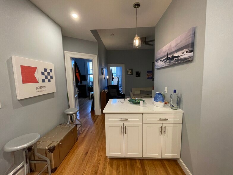 Building Photo - 456 Beacon St