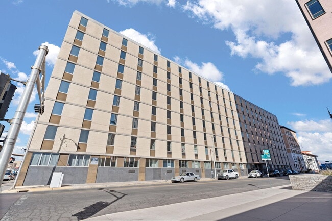 Building Photo - 517 Gold Ave SW