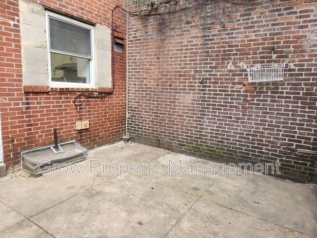Building Photo - 1344 S 9th St