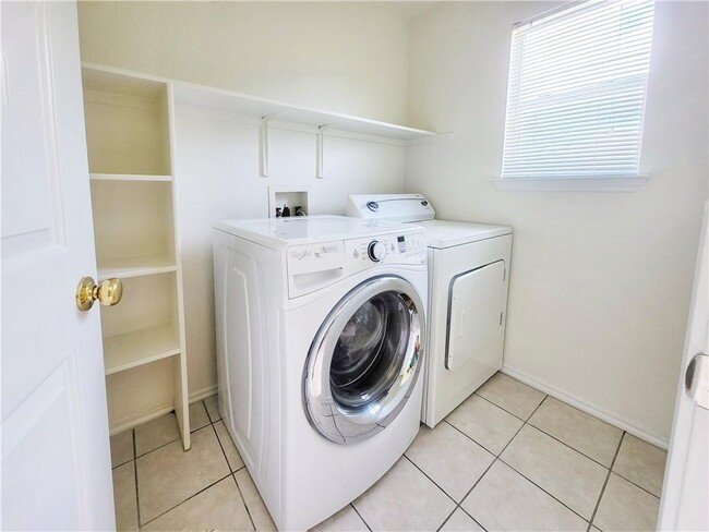 Building Photo - 503 Lafayette Square Dr