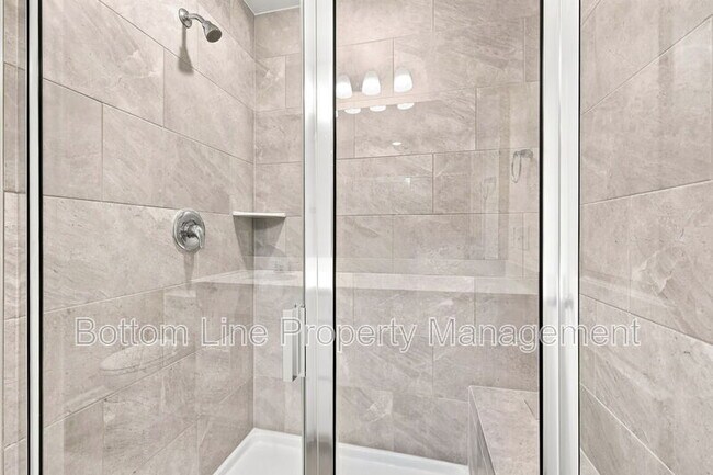 Building Photo - 460 Glen Clova Dr