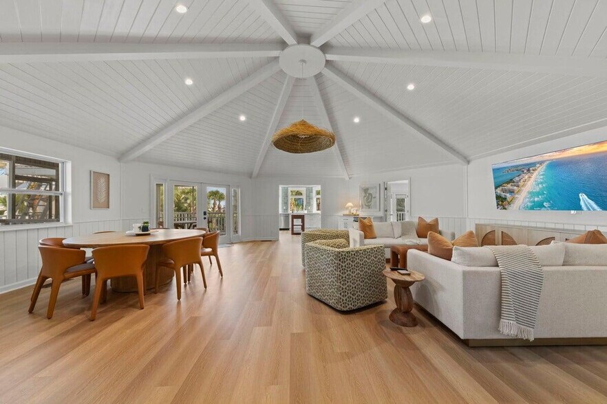 Building Photo - 169 Pompano St