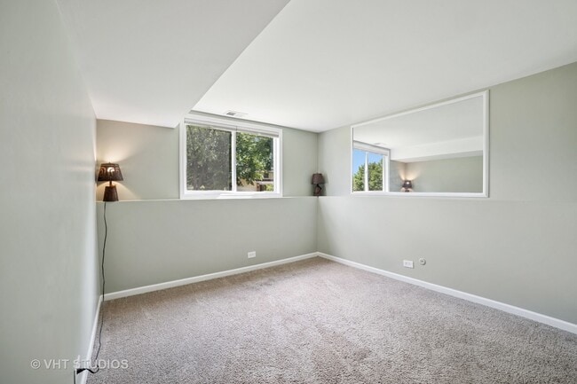 Building Photo - 30W145 Country Lakes Dr