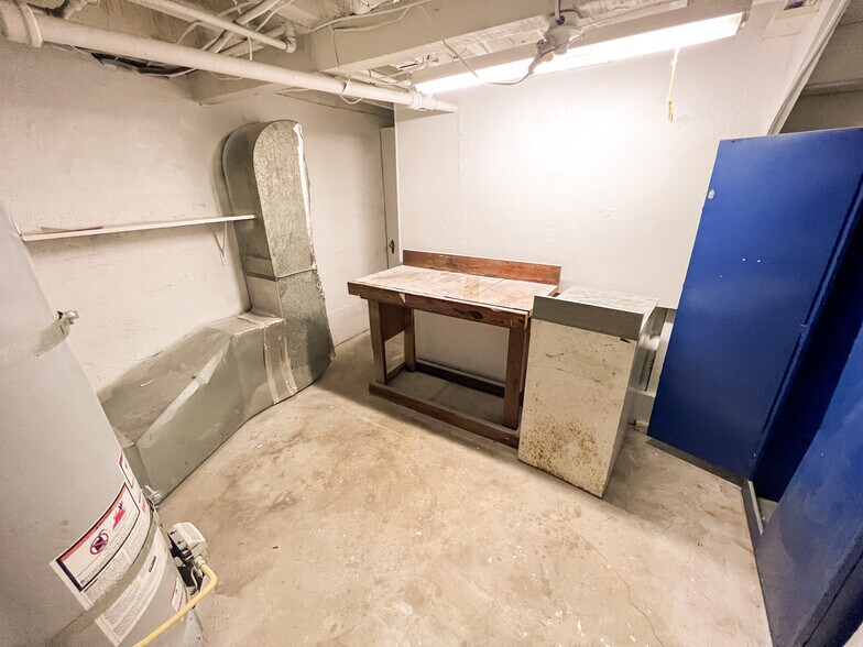 Building Photo - 420 Main St