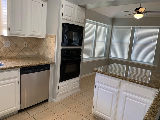 Building Photo - 3111 Lazy Brook Dr